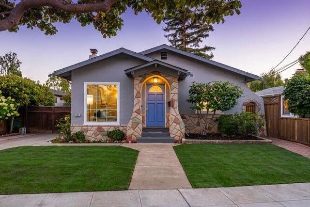 833 Linden Avenue, Burlingame CA: https://media.crmls.org/mediaz/a70d44b7-1640-438d-88e6-d2a0fc5a2ffa.jpg