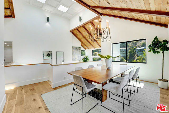 2506 Zorada Drive, Los Angeles CA: https://media.crmls.org/mediaz/a70d5031-3814-4976-99ac-0052096543b1.jpg
