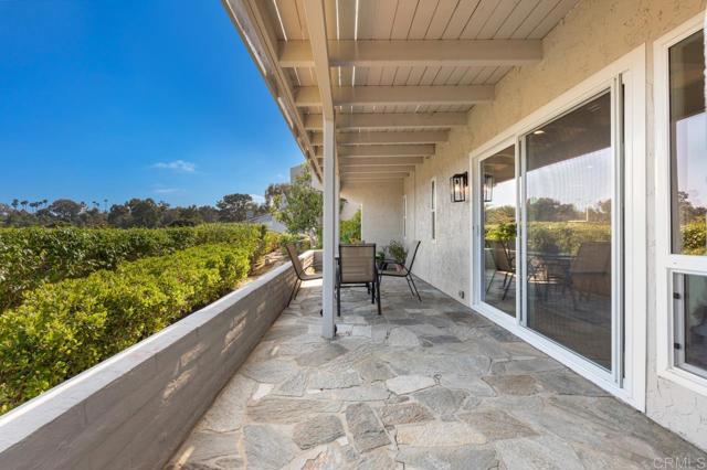 2163 Caminito San Martin, La Jolla CA: https://media.crmls.org/mediaz/a70d52d0-d7e5-4a56-89ec-6966e4c1923a.jpg