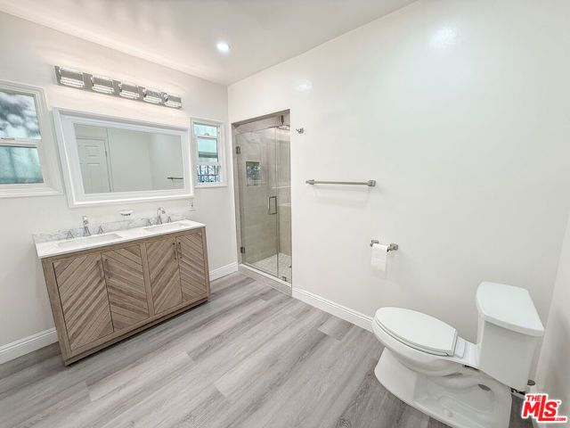 115 N Clark Drive, Beverly Hills CA: https://media.crmls.org/mediaz/a70db7ae-6130-46cb-b9db-2501878909e1.jpg
