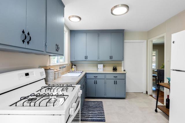 519 Park Boulevard, Millbrae CA: https://media.crmls.org/mediaz/a70f6116-c6e8-4f91-9a82-728526b670f4.jpg