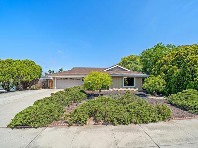 13046 Cree Drive, Poway CA: https://media.crmls.org/mediaz/a71068e5-3759-4b3b-9e53-6d42dc1c2817.jpg