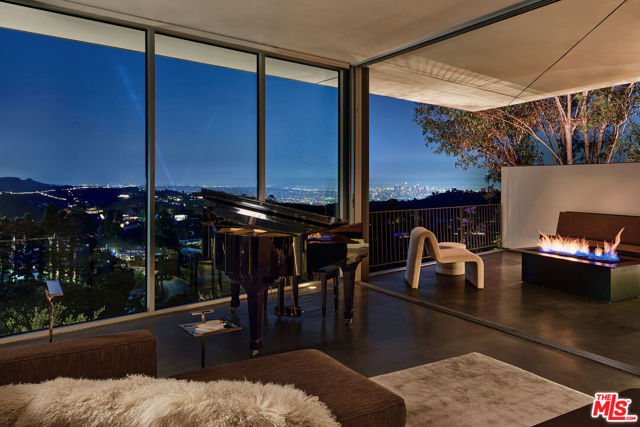 2500 Briarcrest Road, Beverly Hills CA: https://media.crmls.org/mediaz/a71089c3-820d-4704-b721-8e61aa3a951f.jpg