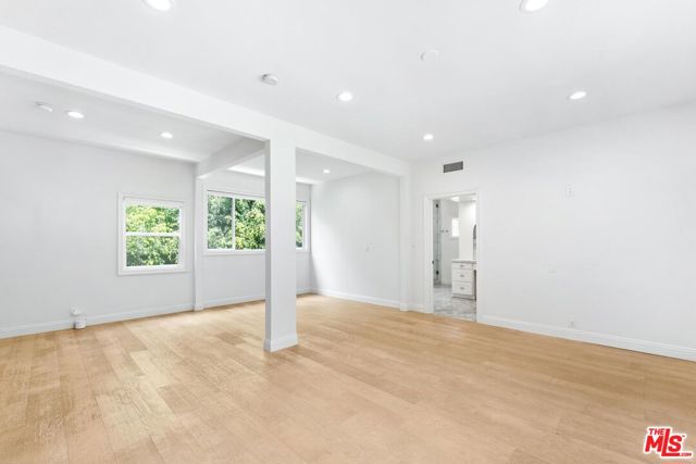 7614 Willoughby Avenue, West Hollywood CA: https://media.crmls.org/mediaz/a7109f8b-ec06-4a5c-a151-52185bdff3d6.jpg