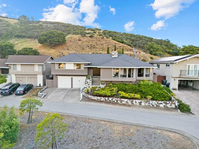 942 Viewridge Drive, San Mateo CA: https://media.crmls.org/mediaz/a7119b2d-e37b-41c9-b06e-fe2bca7550d2.jpg