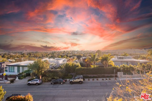 905 Berkeley Street, Santa Monica CA: https://media.crmls.org/mediaz/a711a7bf-c765-43e3-848e-b9a9f77be343.jpg