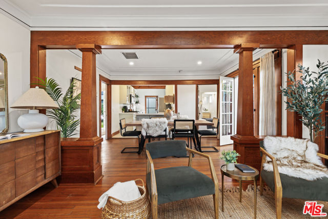 919 Venezia Avenue, Venice CA: https://media.crmls.org/mediaz/a711c612-b8d7-4025-8cce-f4a8bf629131.jpg
