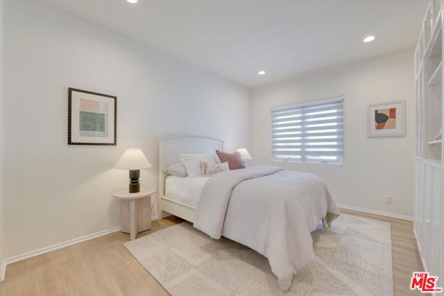 833 17th Street, Santa Monica CA: https://media.crmls.org/mediaz/a712027d-7c07-49af-8bd4-cca775160998.jpg