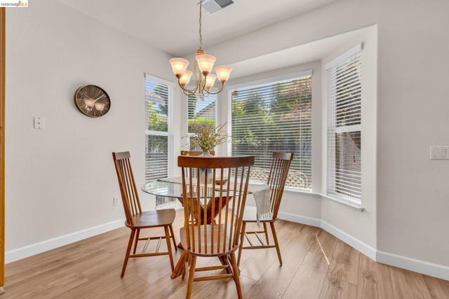 1124 Jonagold Way, Brentwood (CC) CA: https://media.crmls.org/mediaz/a7122ed6-0978-4751-baad-4de43f92bda6.jpg