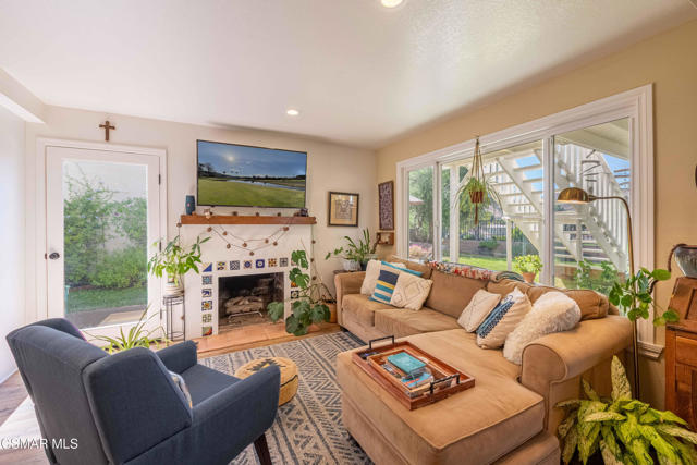 5625 Slicers Circle, Agoura Hills CA: https://media.crmls.org/mediaz/a712c412-9293-4790-92ad-443df6aed2e1.jpg