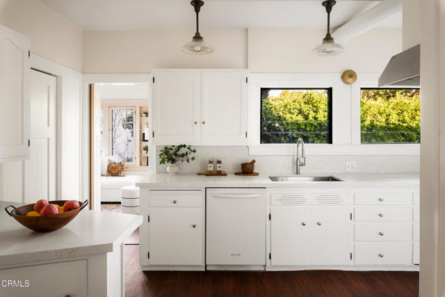 Detail Gallery Image 20 of 61 For 126 E 4th St, Ontario,  CA 91764 - 4 Beds | 3 Baths