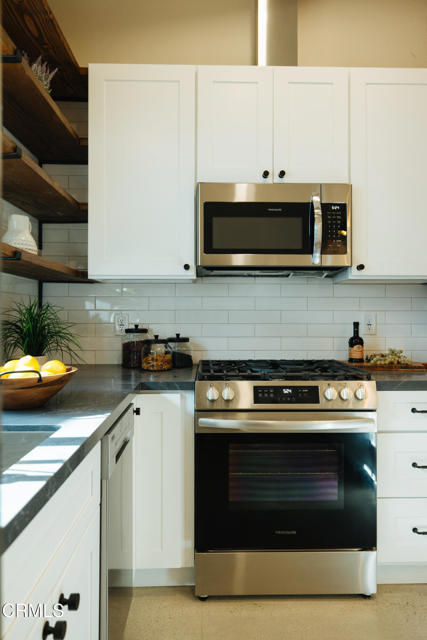 Detail Gallery Image 6 of 18 For 187 W Park Row Ave #102,  Ventura,  CA 93001 - 2 Beds | 1 Baths