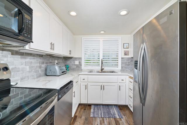 Detail Gallery Image 10 of 27 For 6917 Pear Tree Dr, Carlsbad,  CA 92011 - 2 Beds | 2/1 Baths