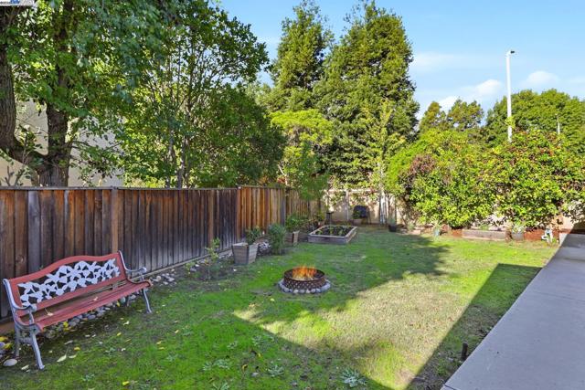 240 Carmelita Pl, Fremont CA: https://media.crmls.org/mediaz/a713907d-9eca-471d-b5f1-f7d9020c50c6.jpg