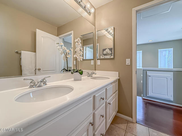 2511 Aurora Lane, Simi Valley CA: https://media.crmls.org/mediaz/a713a63d-7243-4f34-aea4-213911f79efc.jpg