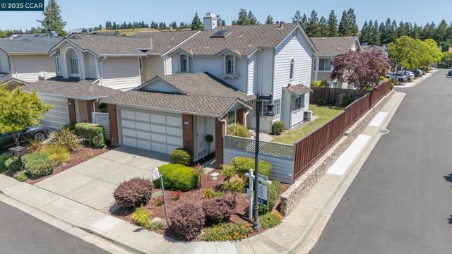 353 Winterwind Cir, San Ramon CA: https://media.crmls.org/mediaz/a713cd96-48b5-472b-9af0-05ba13405f27.jpg