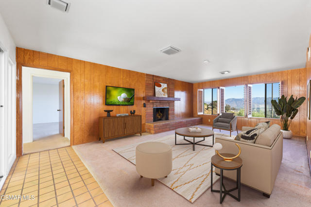 1140 San Clemente Way, Camarillo CA: https://media.crmls.org/mediaz/a7141206-fc11-4257-ab07-d6ee3509b9d1.jpg