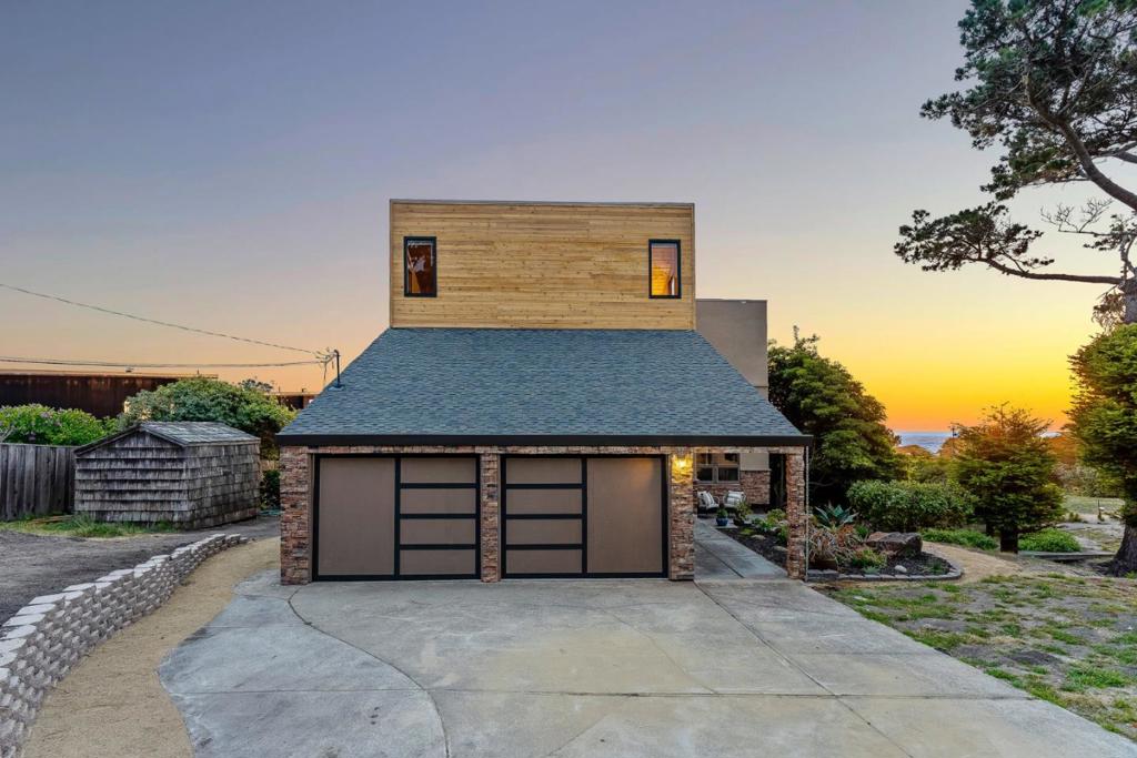11 Yankee Point Drive