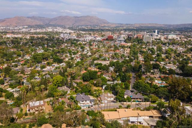 3859 Mount Rubidoux Drive, Riverside CA: https://media.crmls.org/mediaz/a715a0a3-3932-4465-8ffc-75379ff88fb9.jpg