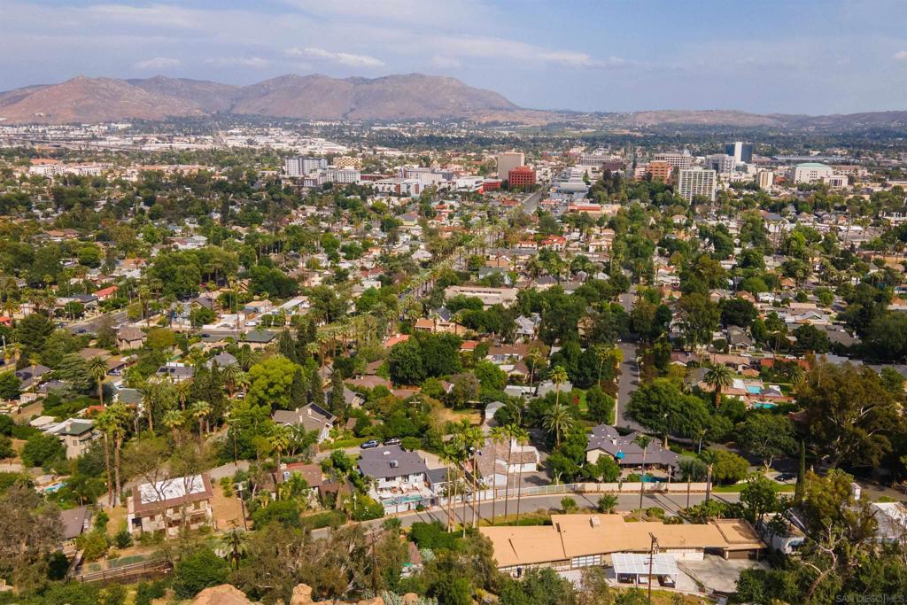 MLS #250027362SD img 44