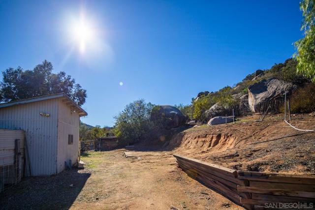 18435 Chablis Rd., Ramona CA: https://media.crmls.org/mediaz/a715f740-b1c2-4b8f-af9f-67d8d5370f77.jpg