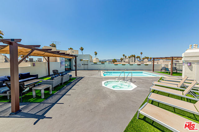 620 S Gramercy Place, Los Angeles CA: https://media.crmls.org/mediaz/a71638f7-0603-4298-9e3a-61ad89579973.jpg