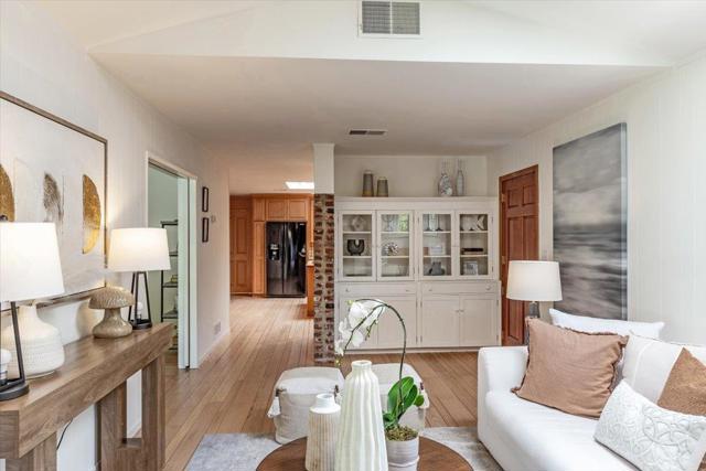 744 Los Altos Avenue, Los Altos CA: https://media.crmls.org/mediaz/a71666b9-9c7b-41ad-8b4d-3610def6cab8.jpg