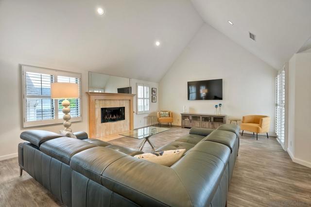 7635 Draper Avenue, La Jolla CA: https://media.crmls.org/mediaz/a7172bd2-4948-447e-921d-1795798b83b9.jpg