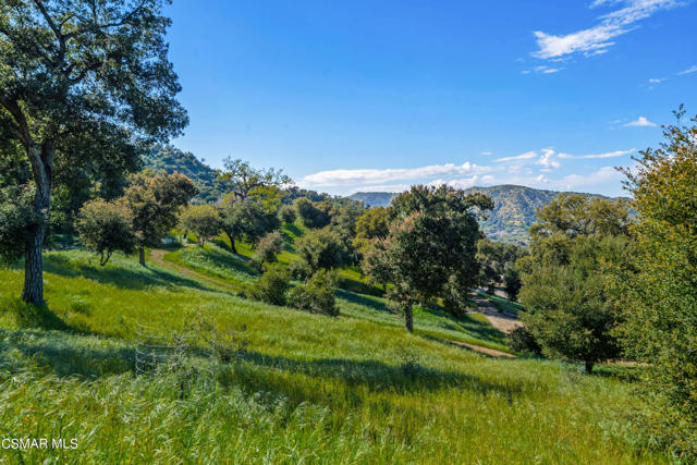 1464 Hidden Valley Road, Thousand Oaks CA: https://media.crmls.org/mediaz/a7177f00-d0a2-4d30-b4fe-9f0bc5505248.jpg