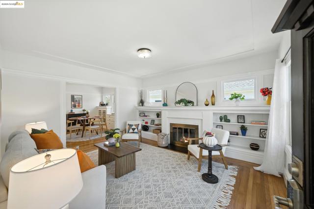 4415 Fleming Ave, Oakland CA: https://media.crmls.org/mediaz/a717d420-d1c9-472b-81d4-608e24e100f8.jpg