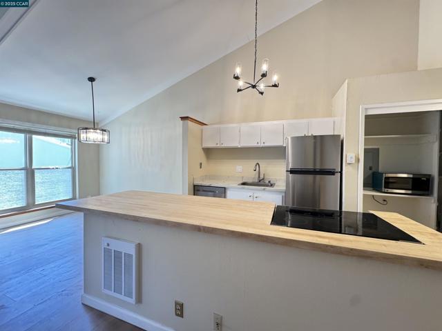 2059 Ascot Dr., Moraga CA: https://media.crmls.org/mediaz/a7180f38-9f8c-4943-9f51-401d66ced7d0.jpg