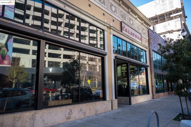 438 W Grand Ave, Oakland CA: https://media.crmls.org/mediaz/a718d721-dbb6-4729-9f27-c26774133469.jpg