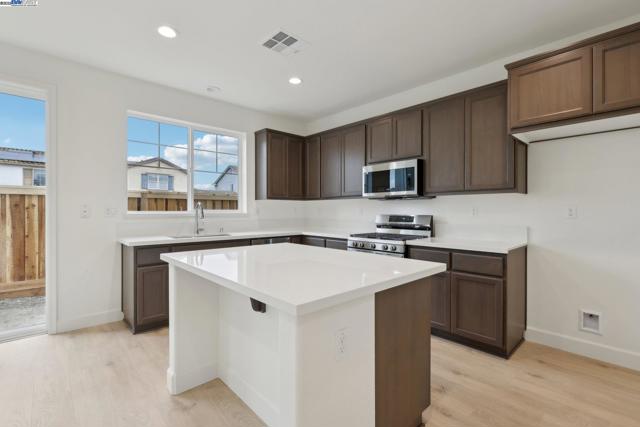 231 Mindy Way, Pittsburg CA: https://media.crmls.org/mediaz/a718f0cd-d468-432a-95cc-99143fc65ac4.jpg