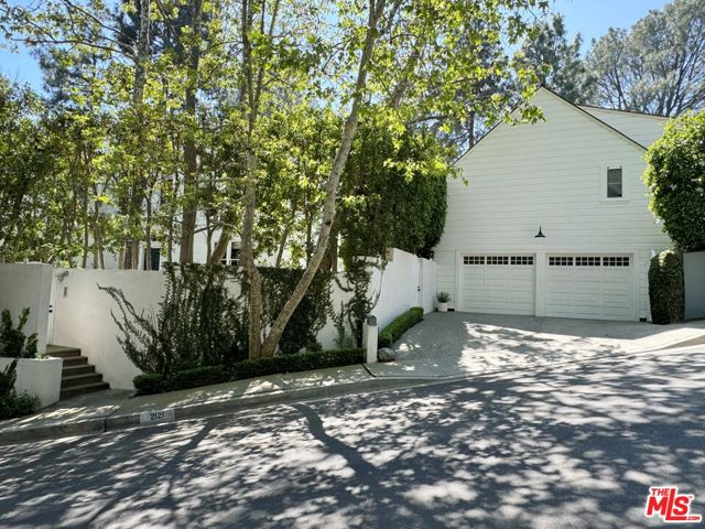 2121 Trently Lane,  CA: https://media.crmls.org/mediaz/a719c65e-3326-47e7-9950-1c1221e82e26.jpg