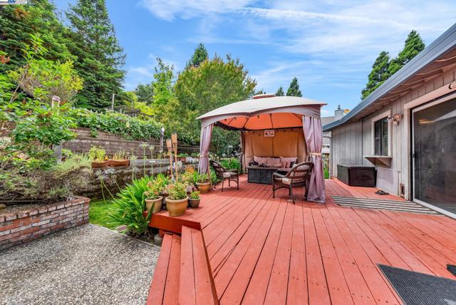 22 Cobblestone Ct, San Ramon CA: https://media.crmls.org/mediaz/a719cf7d-d6b5-42aa-8e12-6d8d75b51a20.jpg