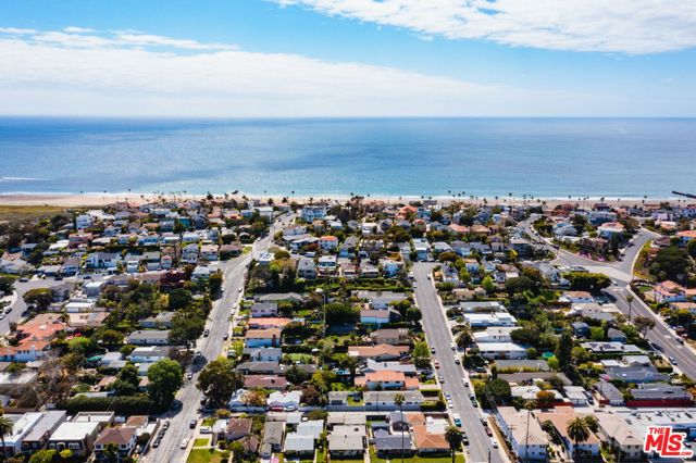 8701 Delgany Avenue, Playa del Rey CA: https://media.crmls.org/mediaz/a71a43c7-3831-4c07-b861-3556f13a7c0b.jpg
