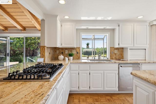1657 Clearview Dr., San Leandro CA: https://media.crmls.org/mediaz/a71a6867-1688-4593-b50b-27369f2318b1.jpg