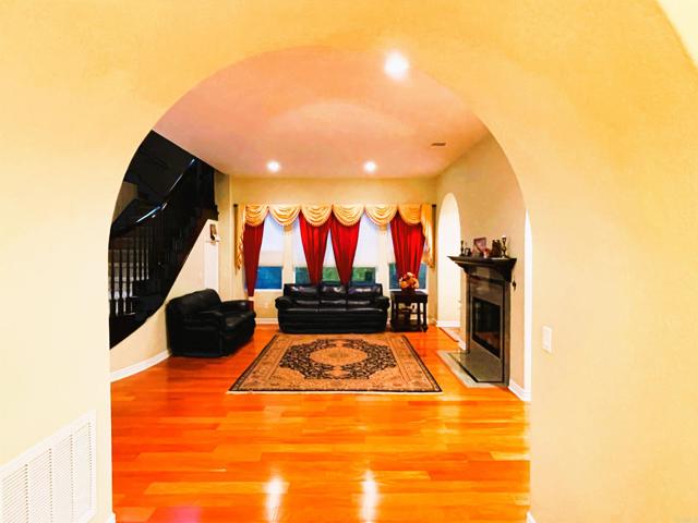 Detail Gallery Image 4 of 10 For 13207 Sunset Point Way, San Diego,  CA 92130 - 5 Beds | 4/1 Baths