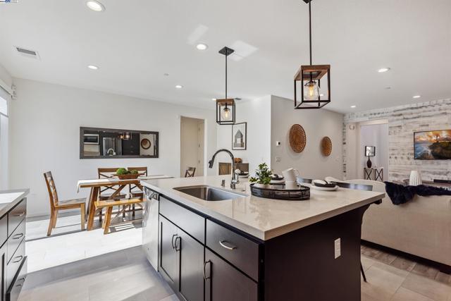 2209 Shiraz Cmn, Livermore CA: https://media.crmls.org/mediaz/a71adf25-3e4e-4a09-b2bf-c309b118fd7d.jpg