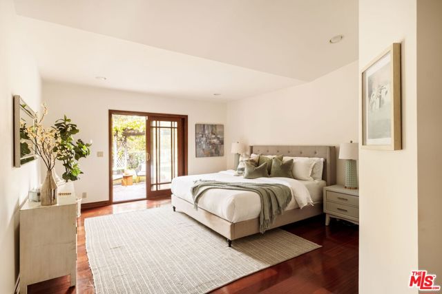 2617 Sleepy Hollow Place, Glendale CA: https://media.crmls.org/mediaz/a71b5b09-b22b-41c1-a4b0-902dca326dcf.jpg