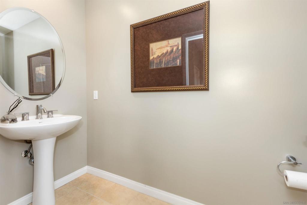 301 Mission Ave - photo 13