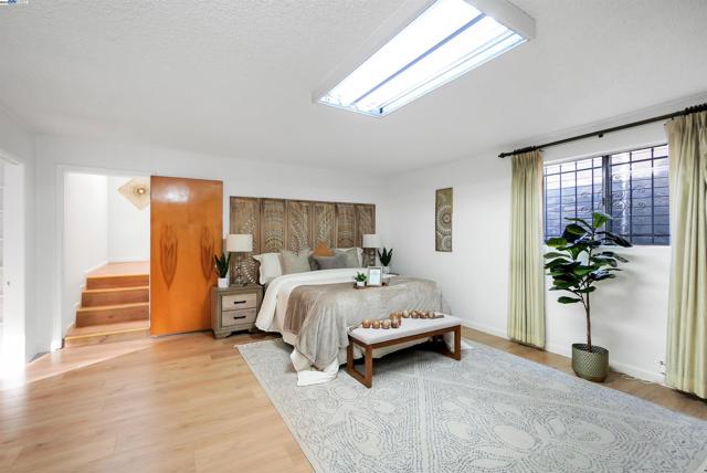 11132 Acalanes Dr, Oakland CA: https://media.crmls.org/mediaz/a71b7b7b-c202-4fe2-8b33-7aedfe0e56cf.jpg