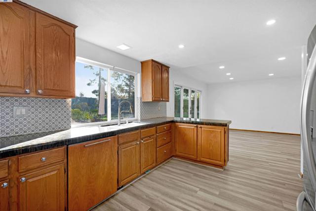 3608 Siskiyou Ct, Hayward CA: https://media.crmls.org/mediaz/a71c0a28-5086-4875-86ae-5a3fb6ae2714.jpg