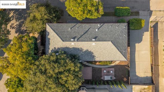 704 17th, Oakland, California 94606-2932, ,Multi-Family,For Sale,17th,41083504