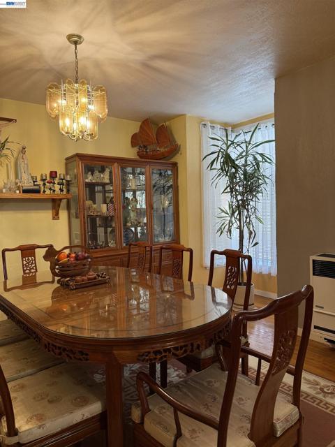 663 25TH Street, Oakland CA: https://media.crmls.org/mediaz/a71cbee4-028e-4f9f-adf8-a9c71c68cf34.jpg