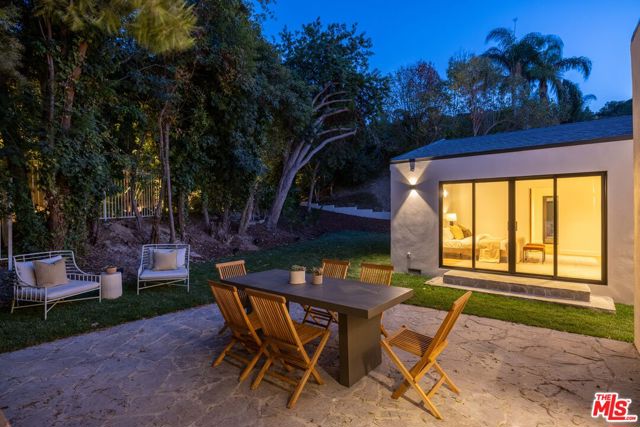 3546 Weslin Avenue, Sherman Oaks CA: https://media.crmls.org/mediaz/a71ce3ba-e8dc-458a-8147-2a79fb08dba8.jpg