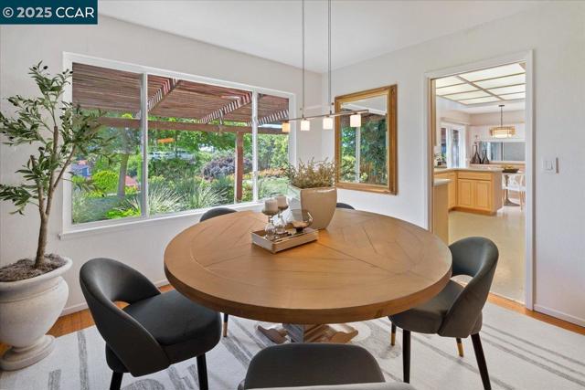 681 Rock Oak Rd, Walnut Creek CA: https://media.crmls.org/mediaz/a71d454d-3729-4e82-8e21-1e4d6d848801.jpg