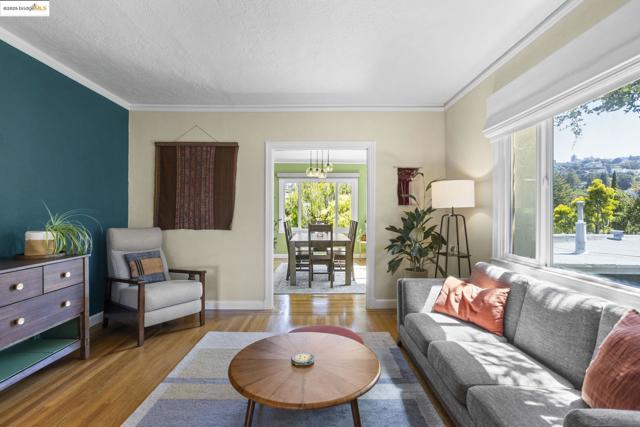 1222 Hollywood Ave, Oakland CA: https://media.crmls.org/mediaz/a71d7d61-f967-44a9-ae2e-b3d203d0e7f0.jpg
