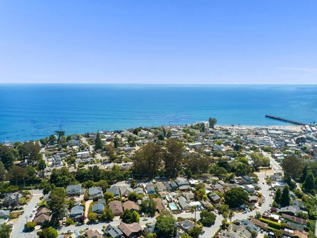422 Mccormick Avenue, Capitola CA: https://media.crmls.org/mediaz/a71ed5b3-5f20-4f5b-82b9-419d6a879801.jpg