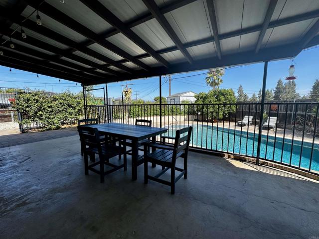 1131 Mary St, El Cajon CA: https://media.crmls.org/mediaz/a71f428f-d1c0-4cba-b8e7-54a165bed199.jpg